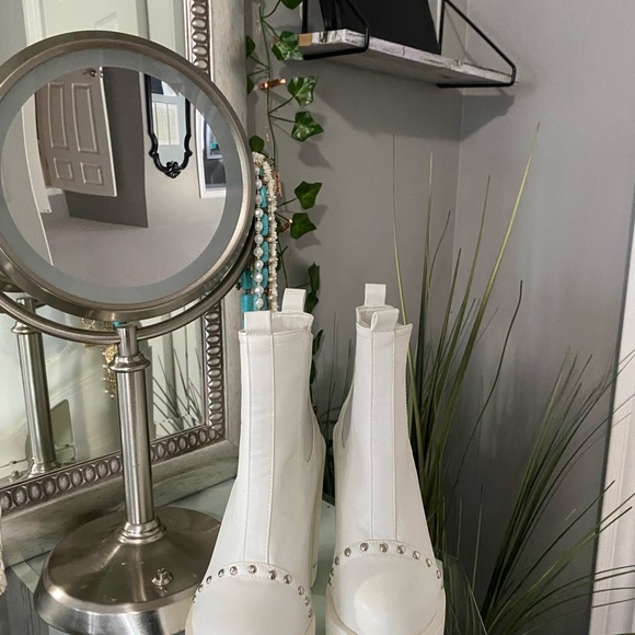 White studded boots - Picture 2 of 4